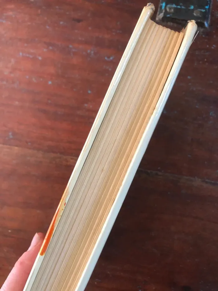 Livre relié "La faute de Monseigneur" de Queffélec - photo numéro 3
