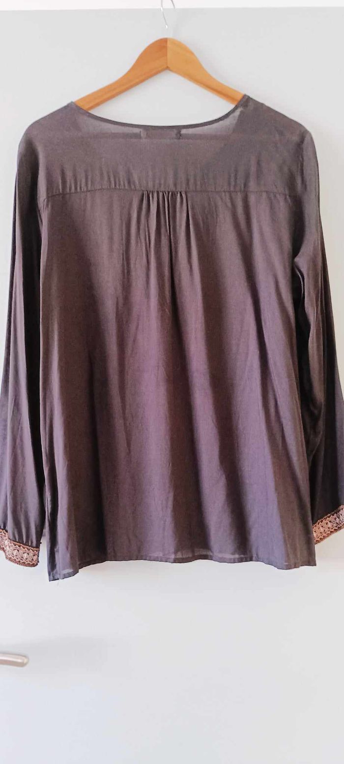 Blouse noire avec broderies et perles manches longues Armand Thiery Taille 5 - photo numéro 6