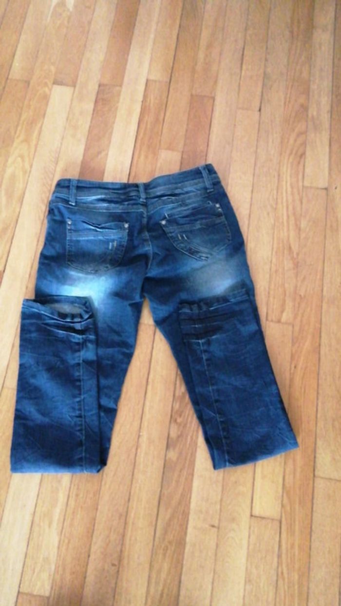 Jean un peu délavé aux cuisses - photo numéro 2