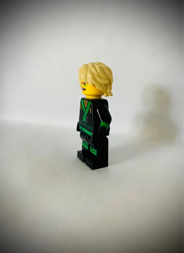 Minifigurine LEGO Ninjago njo311 - Lloyd, version Ninjago Movie - Très bon état - photo numéro 3