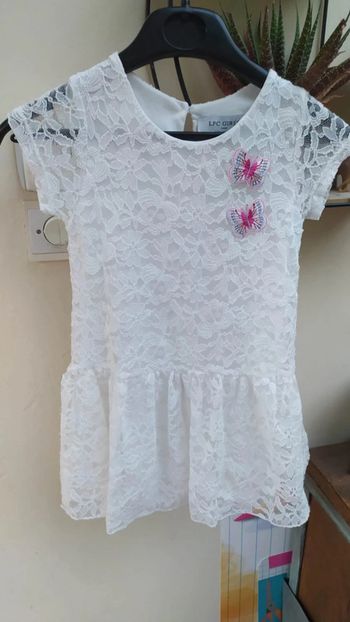 Robe crème avec dentelle 4 ans