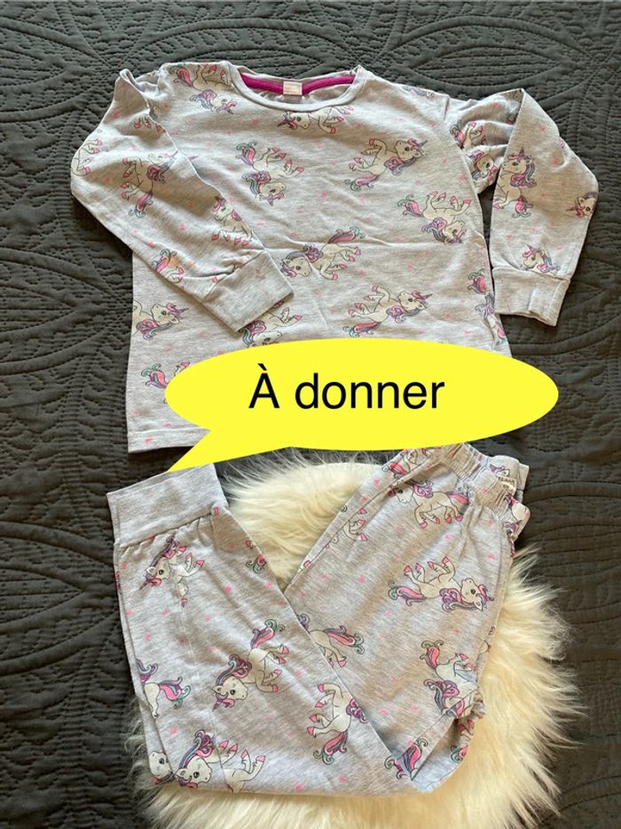 Pyjama licorne 110/116 🌸 A donner