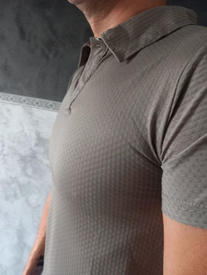 Polo neuf jamais porté - photo numéro 3