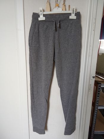 Jogging garçon gris clair marque Kiabi 10 ans
