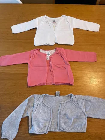 3 gilets fille 9 mois