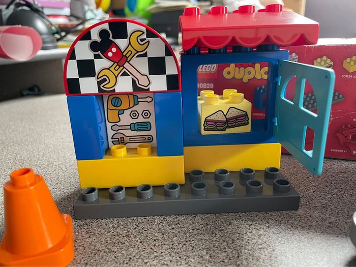 Boîte lego duplo 10828 L’atelier de Mickey - photo numéro 8
