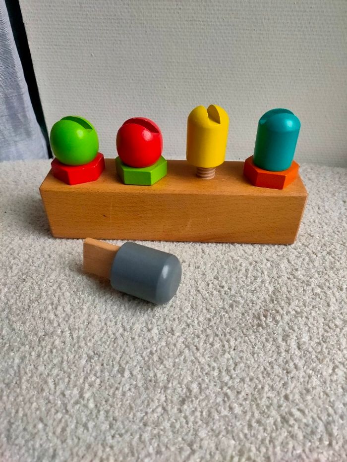 Activités vissage dévissage Montessori - photo numéro 3