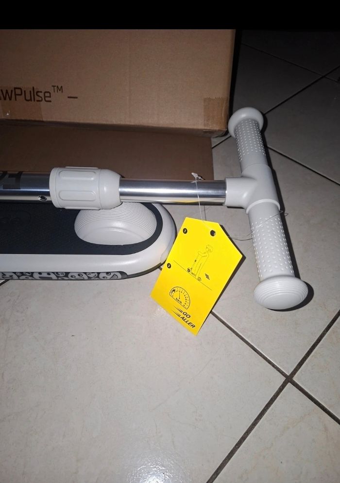 Trotinette électrique pour petite fille - photo numéro 6