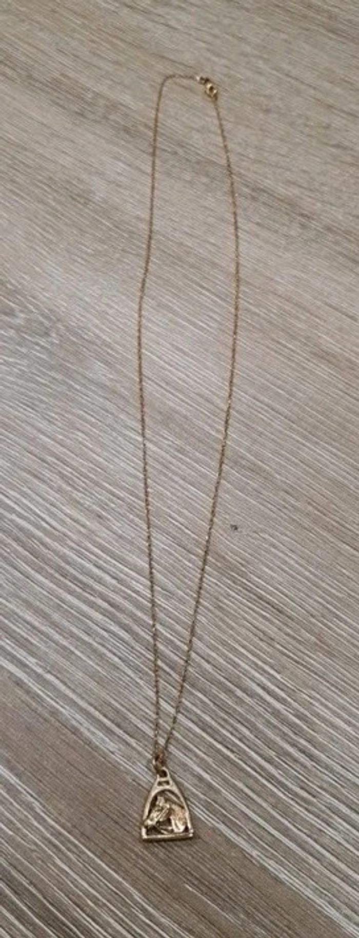 Chaîne avec son pendentif