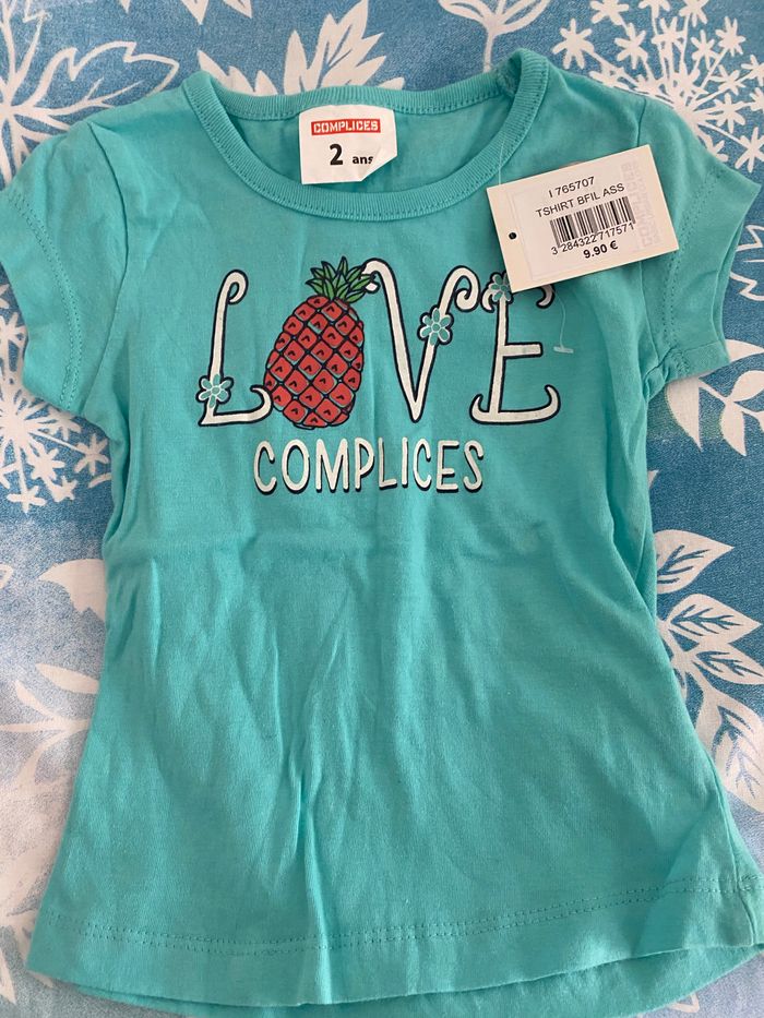 un t-shirt pour fille