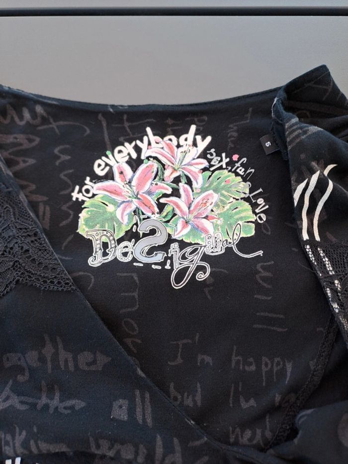 Robe été noire et blanche Desigual t. S décolleté V - photo numéro 7