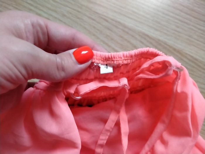 Magnifique robe de soirée. Bretelles .Fille.
Taille 4 ans - photo numéro 7