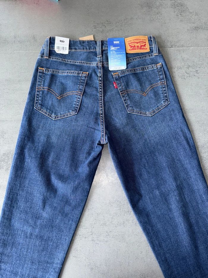 Jeans Lévis neuf - photo numéro 4