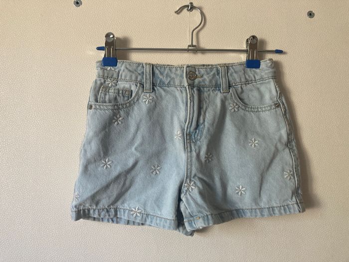 short en jeans broderie fleurs