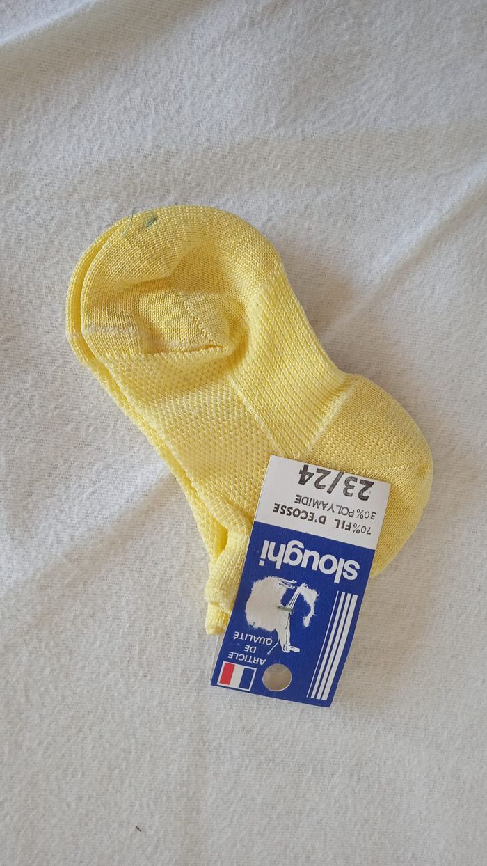Chaussettes jaunes bébé 2 ans taille 23/24 - photo numéro 2