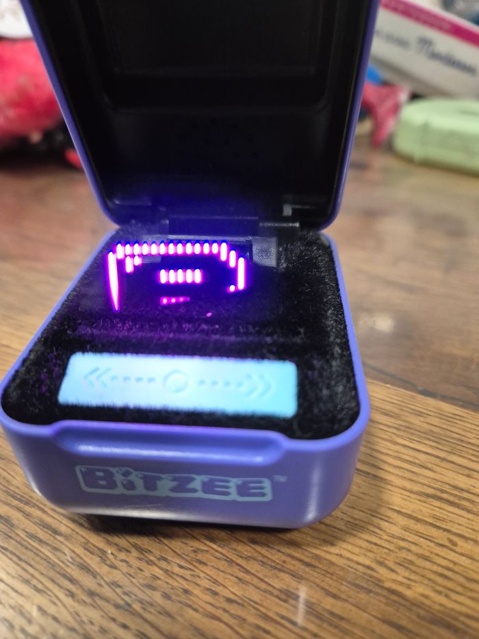 Jouet bitzee violet voir photo - photo numéro 8