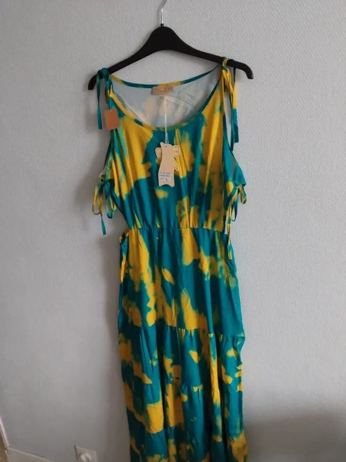 Robe neuve avec étiquette taille L - photo numéro 2