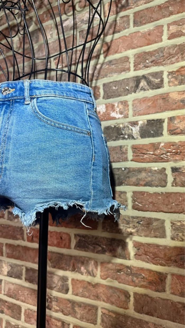 Short en jeans Zara effet déchiré Taille S /36 - photo numéro 6