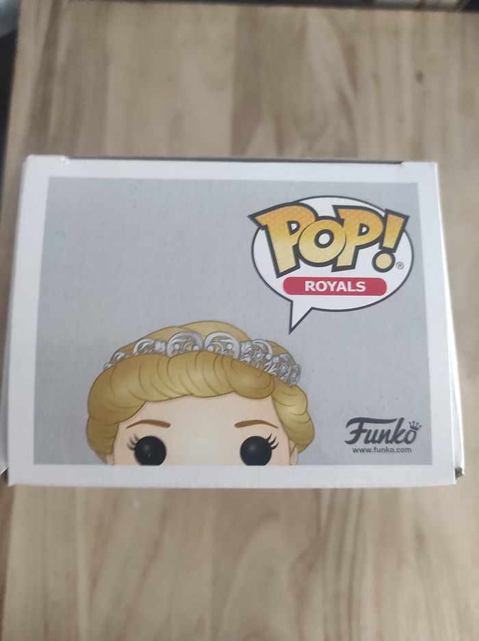 Figurine Funko pop Diana 03 chase edition ( Lady Di , Princess of Wales ) - photo numéro 5