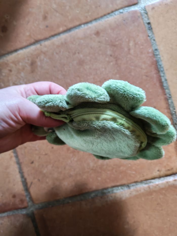 Peluche doudou soleil salade PLANETE BLEUE vert poche fourre tout 16,5 cm - photo numéro 3