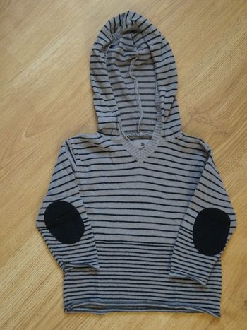 Gilet gris à capuche