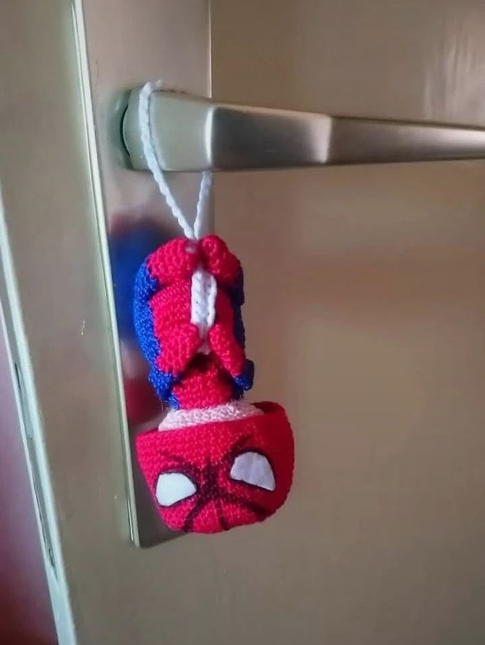 Suspension spiderman