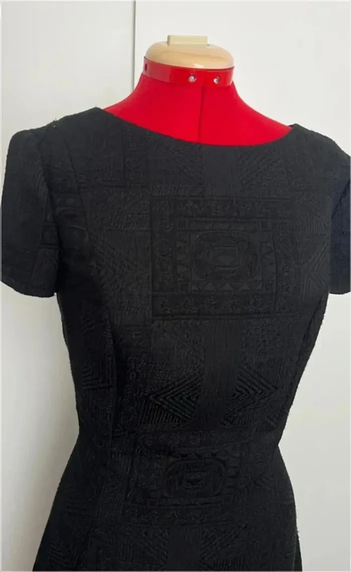 Robe patineuse noire imprimé gaufré Esprit