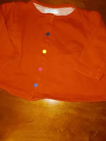 Gilet rouge 9 mois u tout petit