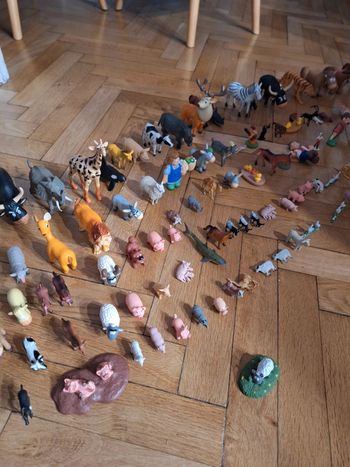 Gros lot d'animaux en plastique