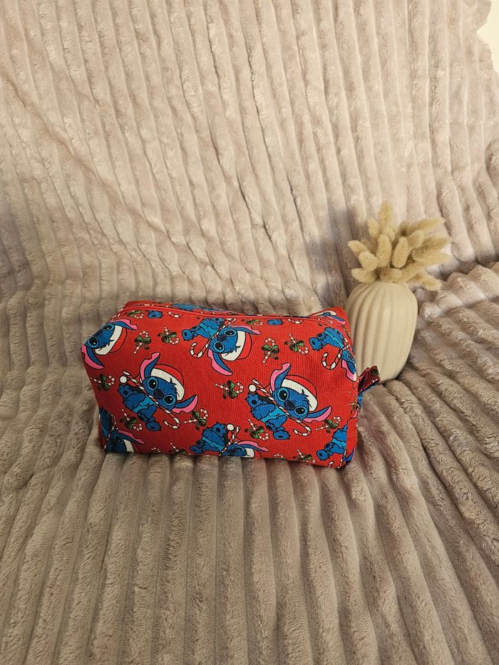 Trousse de toilette / maquillage stitch rouge