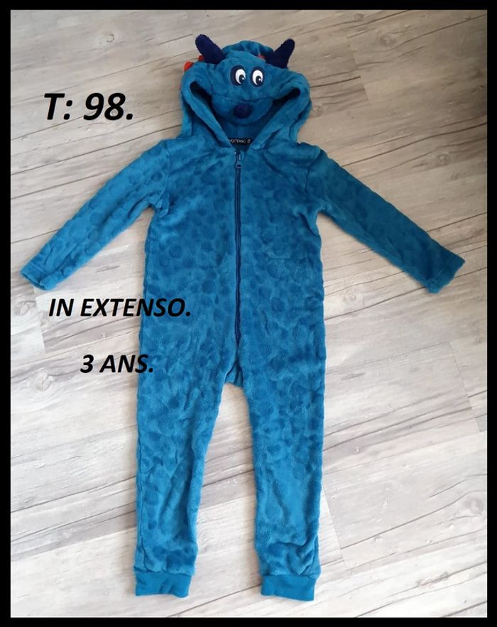 LOT pyjama et combinaison dragon T: 98 - 3 ans - photo numéro 2
