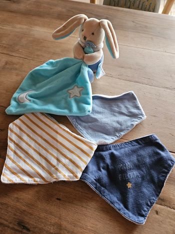 Lot vêtements naissance/ 1 mois