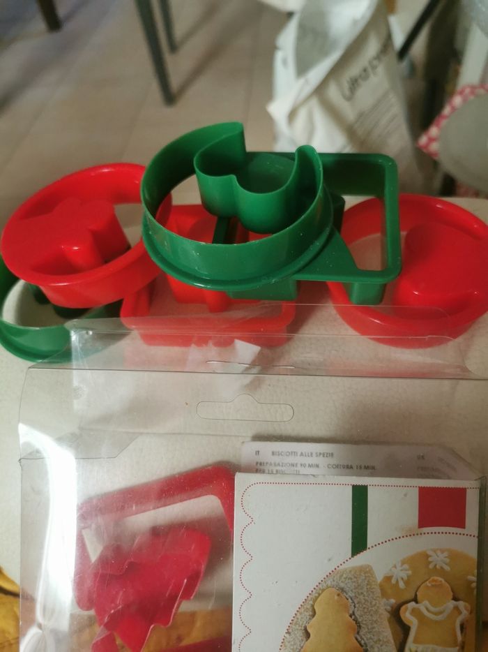 Lot de 12 emporte pieces pour biscuits - photo numéro 3