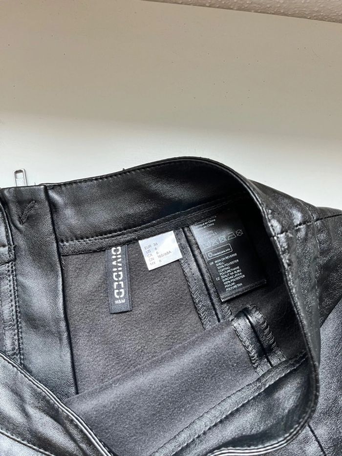 Jupe en similicuir noir taille 36 - photo numéro 4