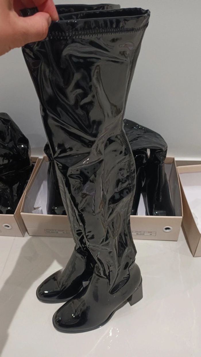 Chaussures cuissardes noires brillantes neuves taille 39