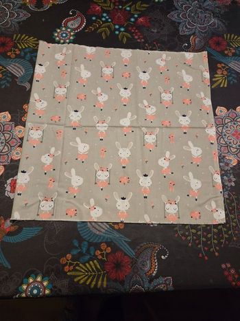 Tissus couture motif lapin danseur