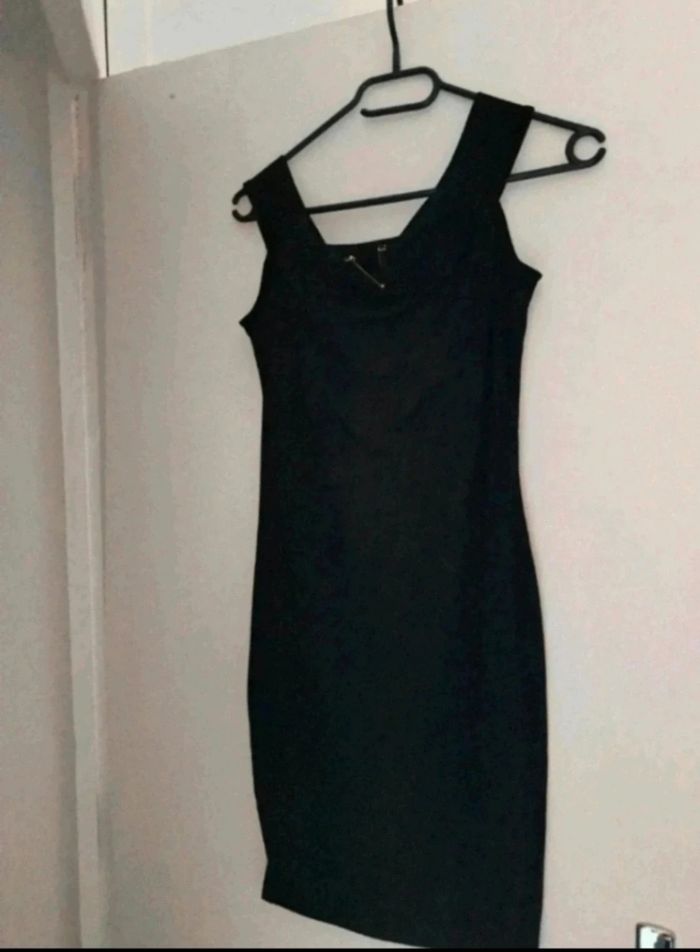 Robe à détail doré taille M/L