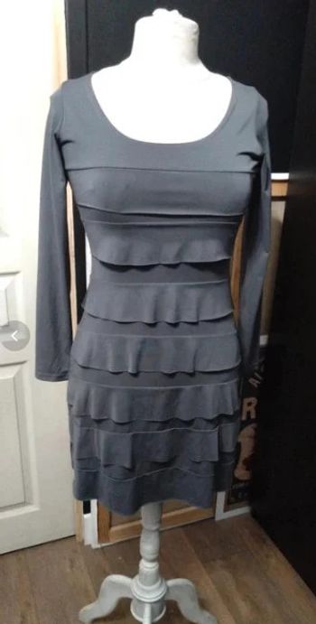 Robe chique a volants grise t 36 38