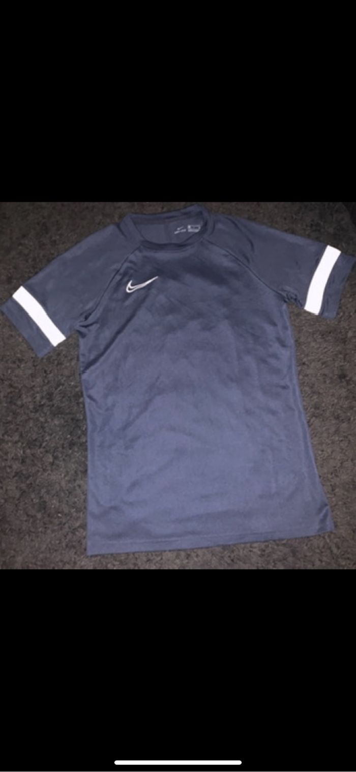 Ensemble nike neuf bleu marine pantalon et tee shirt mis à peine1fois - photo numéro 7