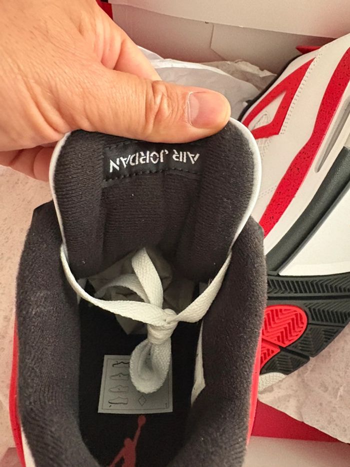 Air Jordan 4 Retro White/Fire Red-Black – Taille 44 EU / US 10 - photo numéro 4