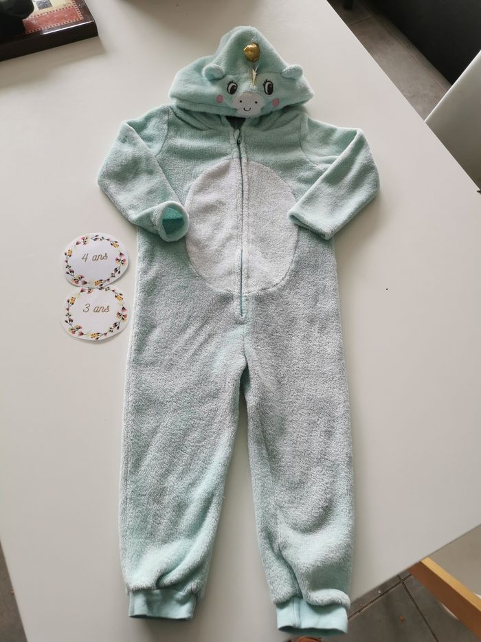 Combinaison surpyjama licorne 3/4ans tex tbe