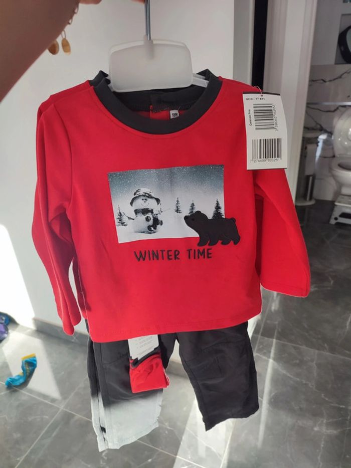 Ensemble hiver bébé neuf 18 ou 23 mois