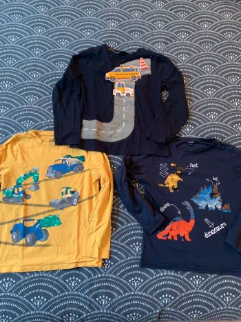 3 tshirts manches longues taille 8 ans