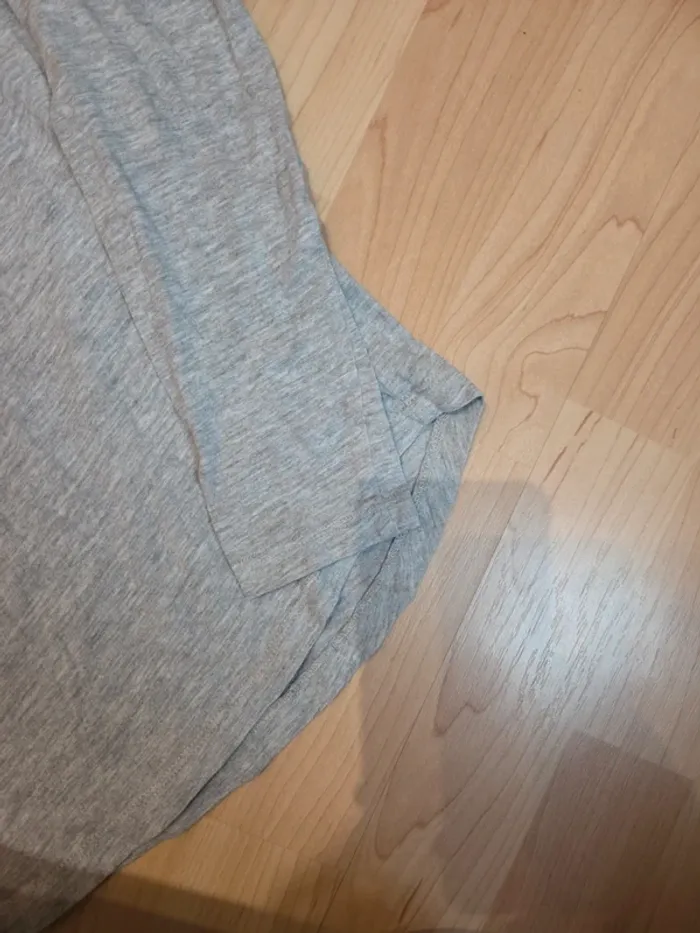 Tee shirt manche longue gris taille 10.12ans H&M - photo numéro 3
