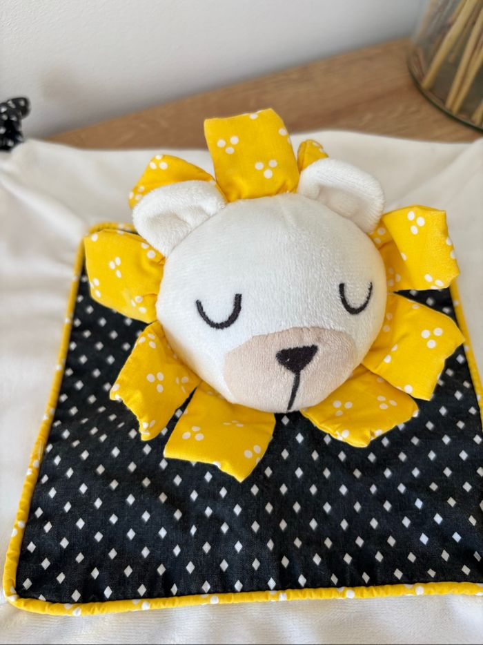 Doudou lion jaune noir pois blanc - photo numéro 2
