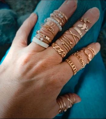 A15 lot de 21 bague doré or tendance diverses taille.neuves