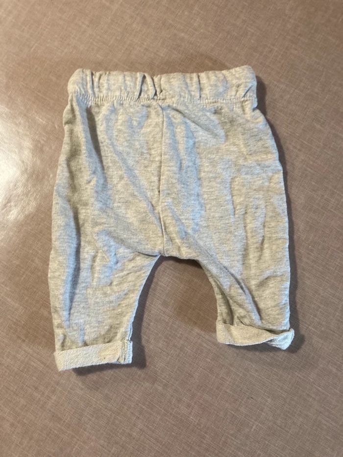 Pantalon bébé gris HEMA – Taille 56 (1-3 mois) - photo numéro 3