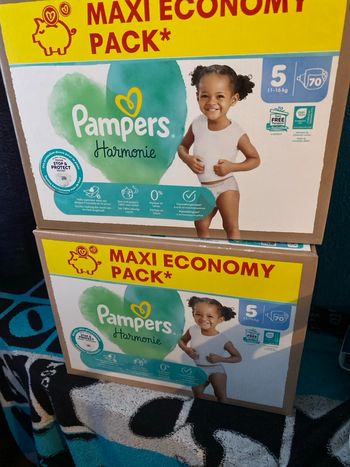 2 cartons de couches Pampers harmonie taille 5 (2x70 couches)