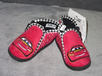 chaussons cars neuf taille 19