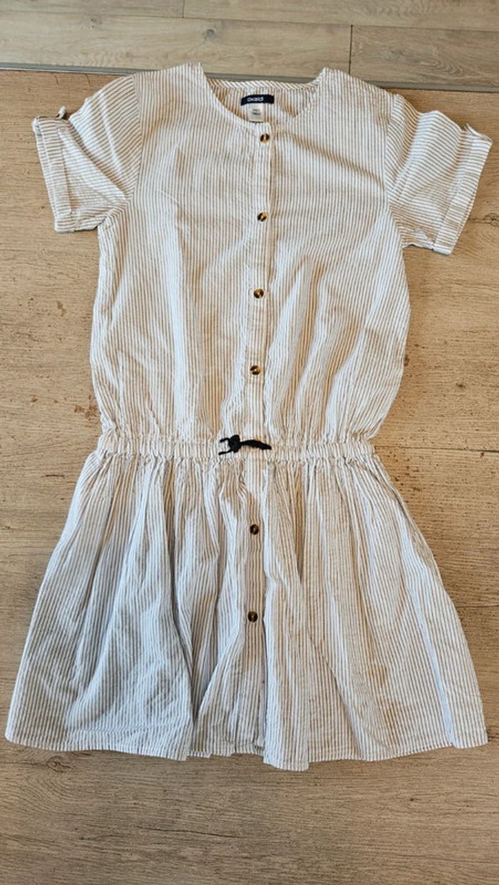 Jolie robe classique à manches courtes blanche lignée grise, Okaîdi, 14 ans, jamais mise - photo numéro 2